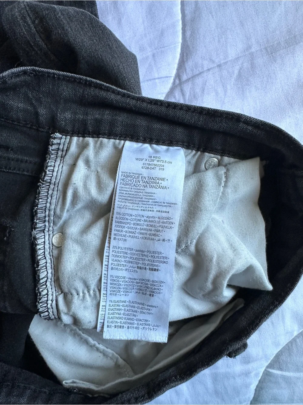 Levi's Women's Skinny Black Denim Jeans - Picture 5 of 6